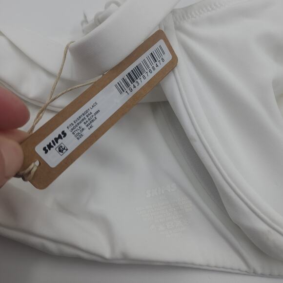 Skims Fits Everybody Lace Underwire Bra in Marble Size 44C - Picture 6 of 6